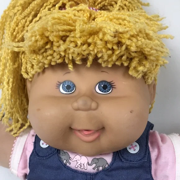 Cabbage Patch doll - Picture 3 of 16